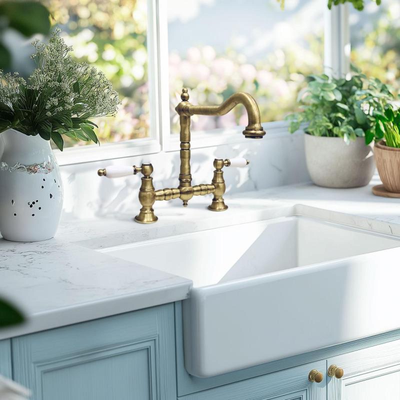 PB Nostalgická kuchyňská baterie Bronz s kolenovým výtokem a bílými rukojeťmi PBN.BRO.H.WH