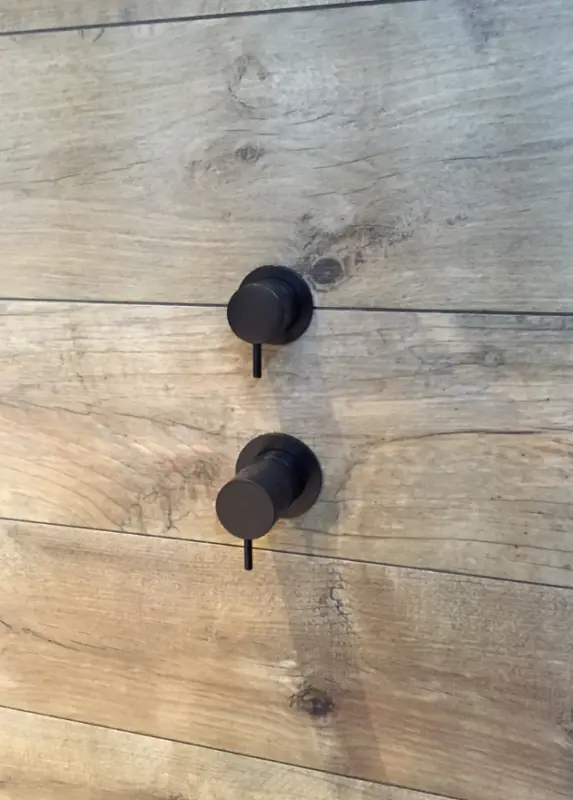 Waterevolution Flow vestavný sprchový termostat se 2 výstupy, matná černá barva s kulatou rozetou 1208778072