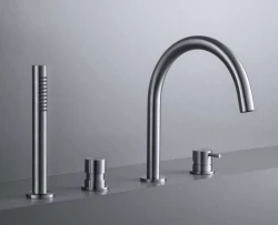 Waterevolution Flow 4-otvorová vanová baterie pro montáž na okraj vany, zcela z nerezové oceli T138IE