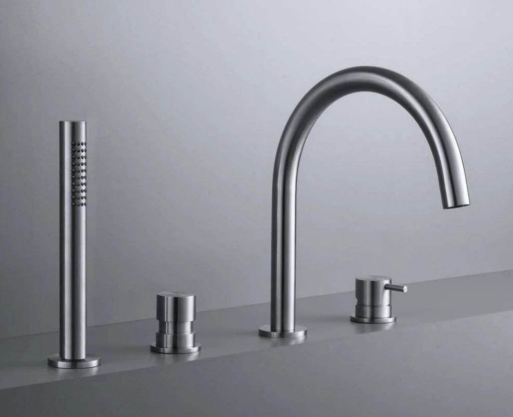 Waterevolution Flow 4-otvorová vanová baterie pro montáž na okraj vany, zcela z nerezové oceli T138IE