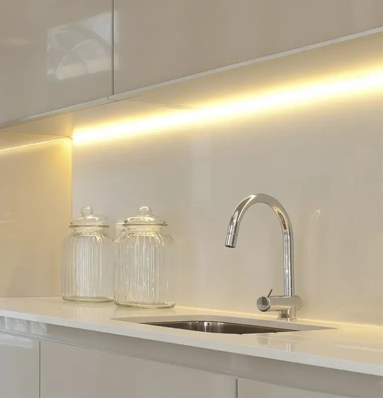 Waterevolution Flow kuchyňská baterie z masivní nerezové oceli s výsuvným výtokem T155IE