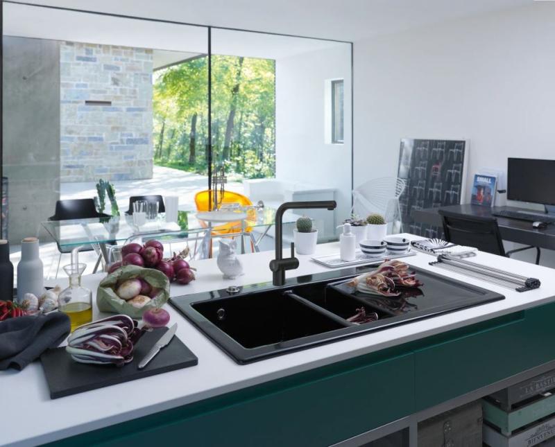 Franke kartáčovaná černá senzorová kuchyňská baterie Atlas Neo s výsuvným výtokem 115.0625.527