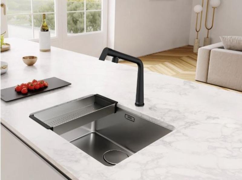 Franke Icon Kuchyňská baterie matná černá s otočným výtokem 115.0625.187