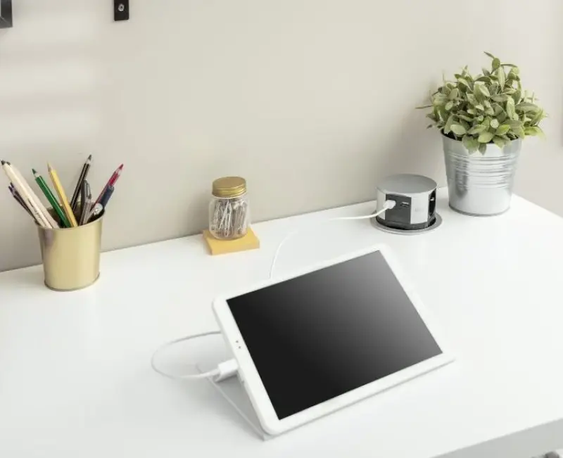 Indux Push zasouvací stříbrná kuchyňská zásuvka s uzemněním v pracovní desce se 3 zásuvkami a 2 x USB 1208957411