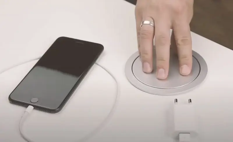 Indux Push zasouvací stříbrná kuchyňská zásuvka s uzemněním v pracovní desce se 3 zásuvkami a 2 x USB 1208957411