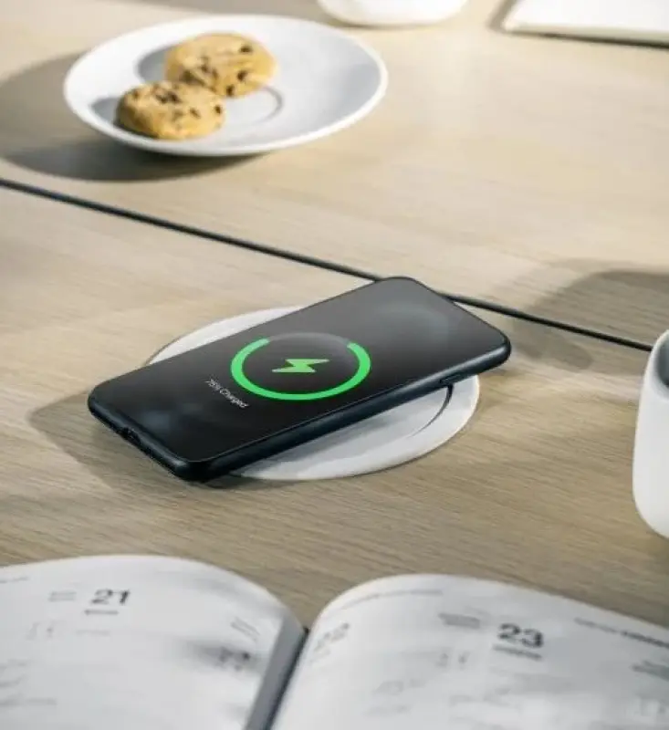 Indux Push zapustitelná zemnicí zásuvka pro kuchyň černá v pracovní desce se 4 zásuvkami, 2 x USB, 2 x RJ45 a bezdrátovým nabíjením 1208957421