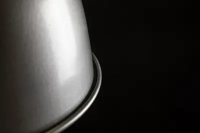 Decor Zenit kovová kopulovitá šedá závěsná lampa s kovovým povrchem 4895