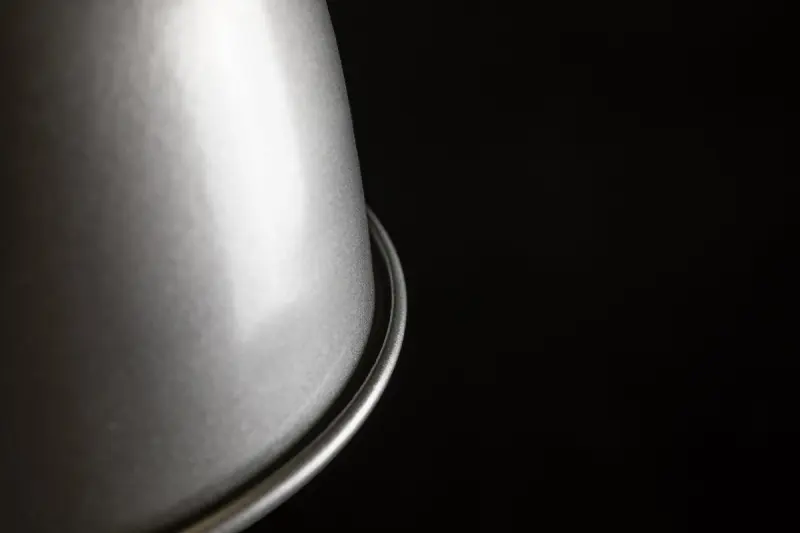 Decor Zenit kovová kopulovitá šedá závěsná lampa s kovovým povrchem 4895