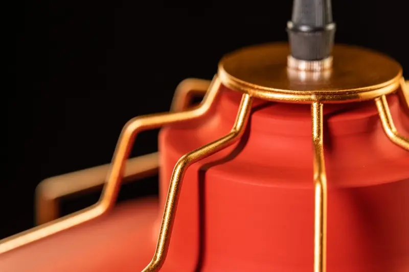 Dekor Goa červená závěsná lampa s dekorativním zlatým rámem 3536