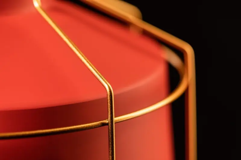 Dekor Goa červená závěsná lampa s dekorativním zlatým rámem 3536