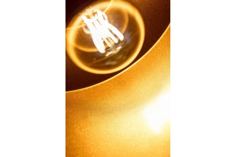 Dekor Goa červená závěsná lampa s dekorativním zlatým rámem 3536