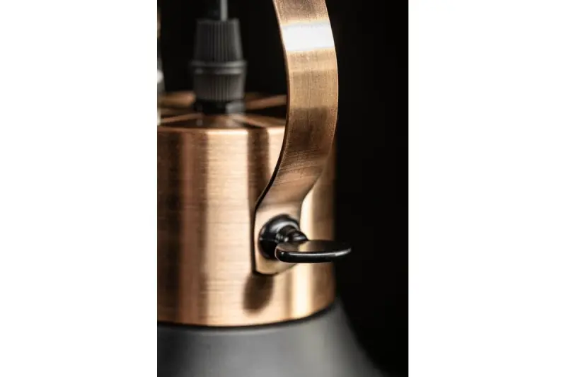 Decoreer Mees zwarte metalen hanglamp met kapbevestiging in de vorm van een petroleumlamp 2363