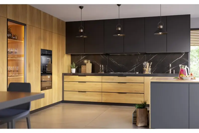 Decoreer Mees zwarte metalen hanglamp met kapbevestiging in de vorm van een petroleumlamp 2363