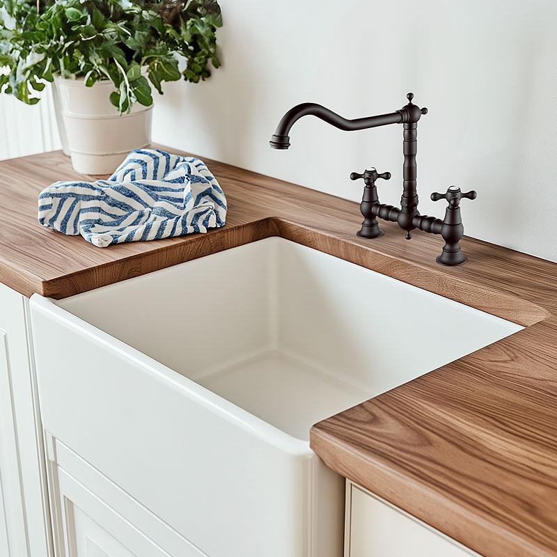 AquaTrimo Windsor 2-otvorová klasická kuchyňská nostalgická mostová kuchyňská baterie s kolenovým výtokem černá 21WS7653SW.