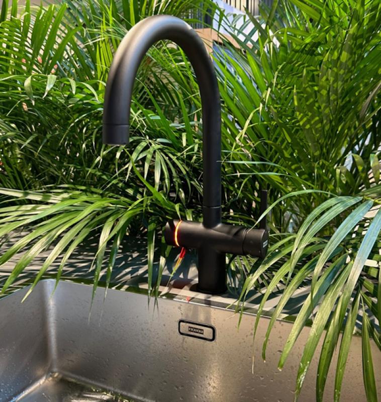 Franke Maris vodní hub 4L bojler 3-1 s dotykovou elektronickou kohoutkem na vařící vodu matná černá s bypassem vodního hubu 1208957950