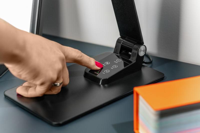 Dekor Stolní lampa Loneos 12W 700lm AC220-240V 3-CCT 5-stupňové stmívání RA>80 USB černá 1208962502