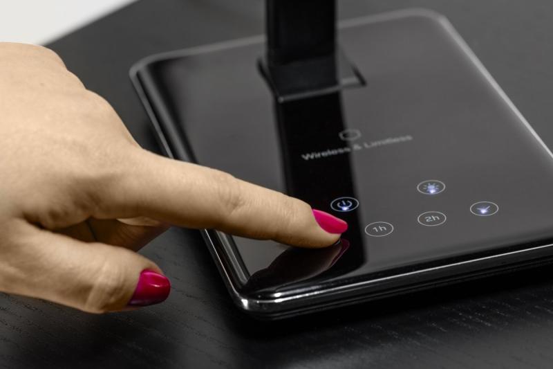 Dekor Stolní Lampa Tritton 6W 340lm AC220-240V 4-CCT Bezdrátové Nabíjení USB PF>0,5 RA>80 černá 1208962518