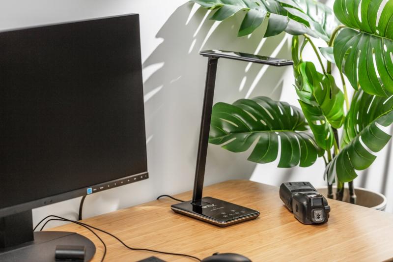 Dekor Stolní Lampa Tritton 6W 340lm AC220-240V 4-CCT Bezdrátové Nabíjení USB PF>0,5 RA>80 černá 1208962518