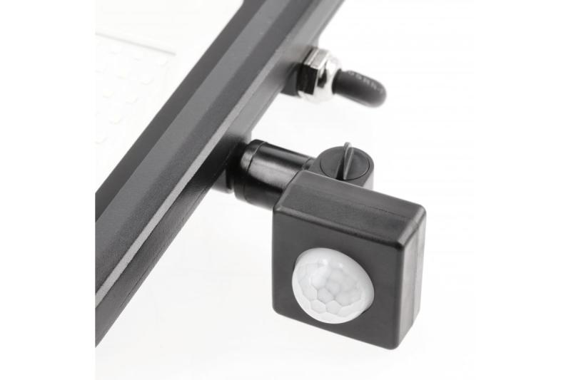 LED reflektor iNEXT s detektorem pohybu 50W 4000lm, PF>0,9, RA>80, IP65, 120°, 6400K, černé tělo 1208962862