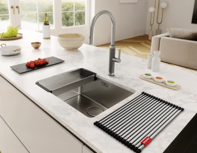 Franke Mythos Masterpiece kuchyňská baterie s výtokem ve tvaru J a výsuvnou sprchovou hlavicí, kompletně z nerezové oceli, 115.0711.554