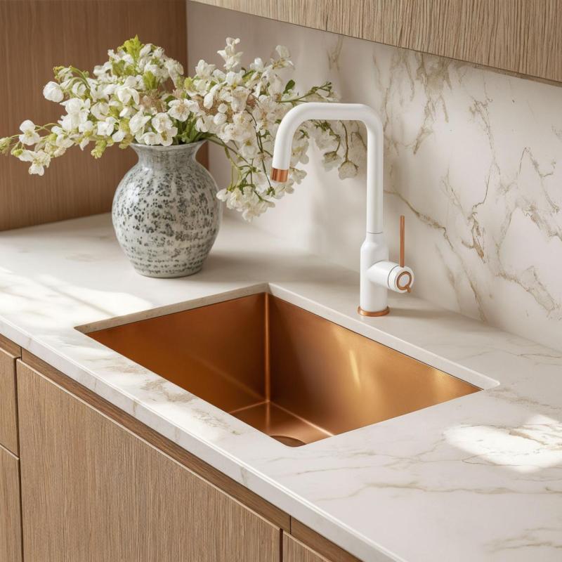 Quadri Stamford Kuchyňská baterie Bílá s PVD Měděnou úpravou s Otočným pravým výtokem 1208967700