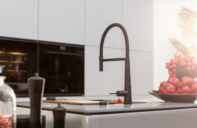 Franke Icon Jednopáková Kuchyňská Baterie s Flexibilní Ruční Sprchou, Černá 115.0690.598