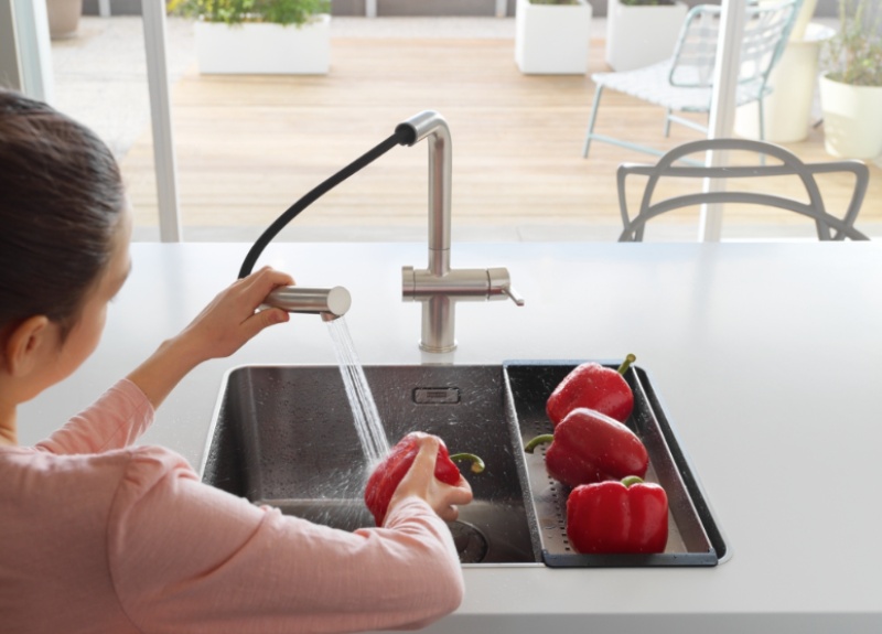 Franke Active Twist Jednopáková Baterie nerezový vzhled s vytahovací výtokovou trubicí a integrovaným ovládáním odpadu 115.0653.505