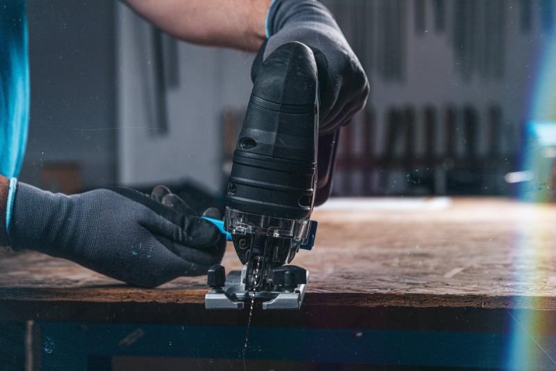 HÖGERT akumulátorová přímočará pila, 18V, antivibrační rukojeť - bez akumulátoru