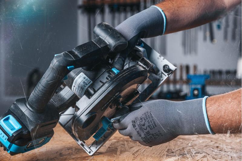 HÖGERT akumulátorová kotoučová pila, 18V, bez baterie, s připojením na vysavač.