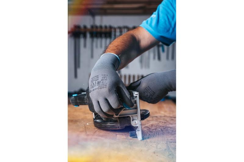 HÖGERT akumulátorová kotoučová pila, 18V, bez baterie, s připojením na vysavač.