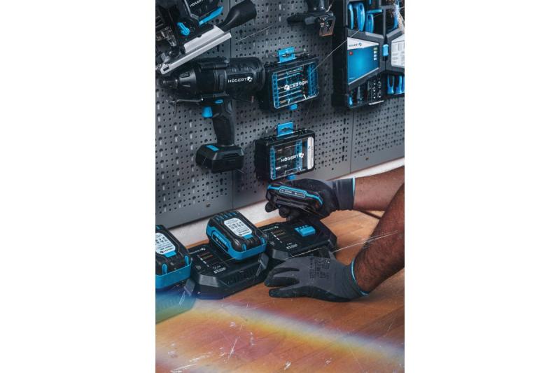 HÖGERT nabíječka baterií 4A 18V