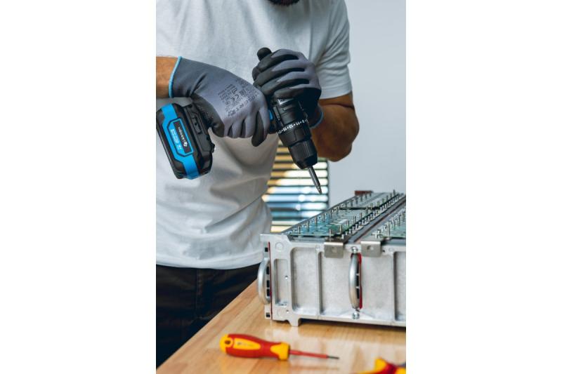 HÖGERT akumulátorová vrtačka 18V, sada s baterií, nabíječkou, držákem bitů, zásobníkem vrtáků.