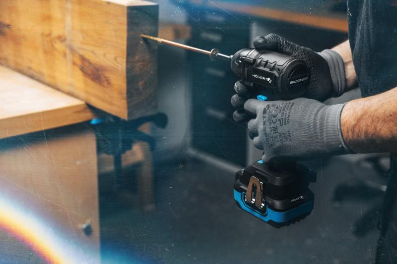 HÖGERT akumulátorová rázová utahovací souprava 200 Nm 18V s bezkartáčovým motorem.