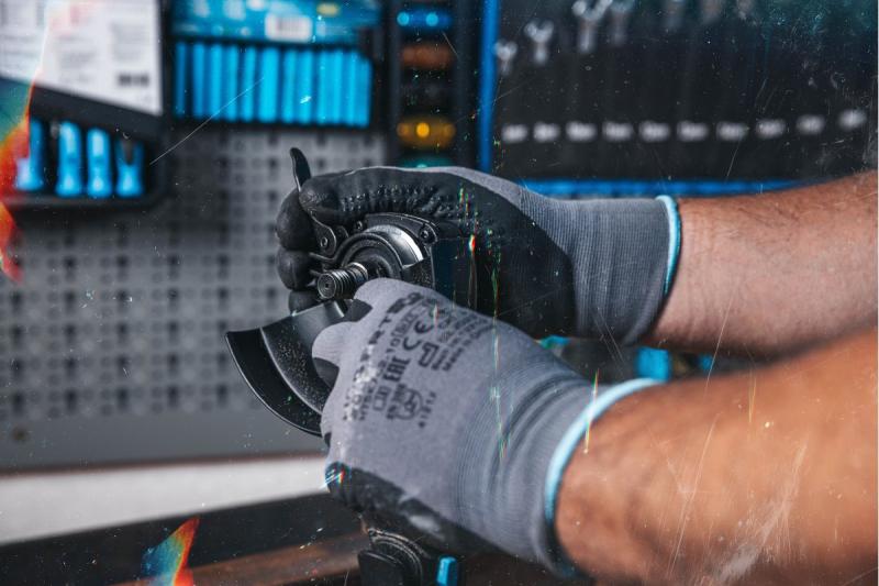 HÖGERT Bezdrátová úhlová bruska s pádlem spínačem, 125MM, 18V, sada s baterií, nabíječkou, příslušenstvím.