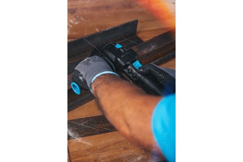 HÖGERT Bezdrátová úhlová bruska s pádlem spínačem, 125MM, 18V, sada s baterií, nabíječkou, příslušenstvím.