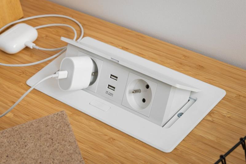 Měkký výsuvný zásuvkový modul.