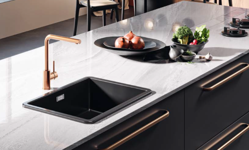 Ausmann Ceramic Ember Keramická černá čtvercová dřez na montáž a podmontáž 40 x 40 cm se zlatou zástrčkou 1208971486