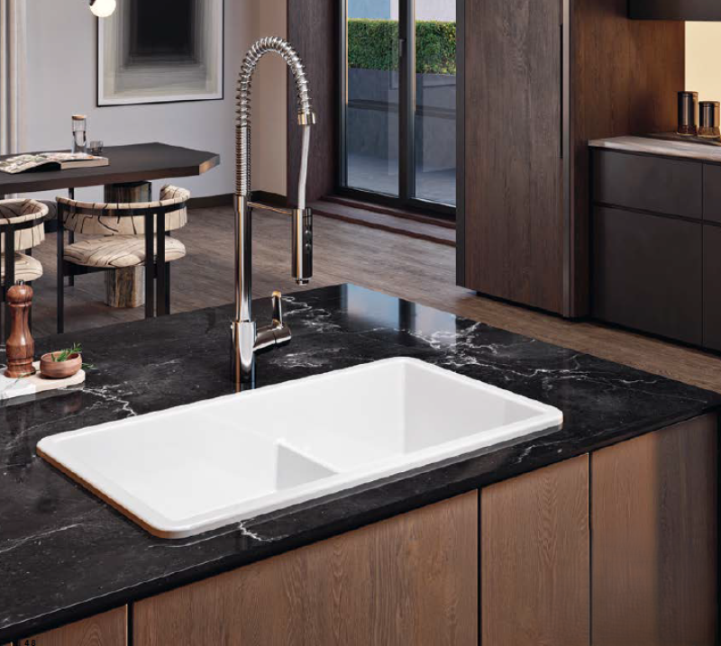 Ausmann Ceramic Ember Keramický Bílý Jednoapůltorový Dřez na Povrchu a Podskříňový 733 x 401 mm s Gun metal zátkami 1208971520