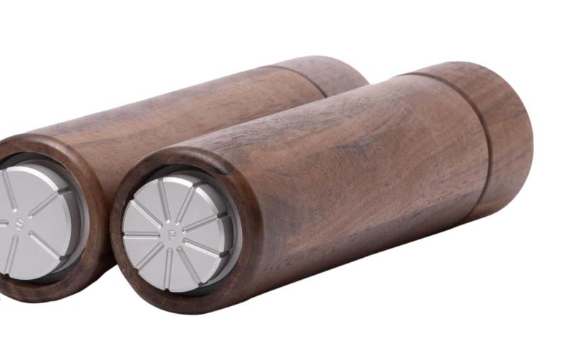 Woodsea Upside Down Walnut - Ořechový dřevěný solník Ø5.4x22.5 cm 1208971593