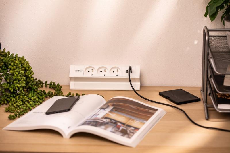Basco nábytková zásuvka, 3 x zásuvka s uzemněním, USB A+C, 1,5m kabel, bílá s montáží