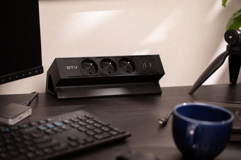 Basco nábytková zásuvka, 3 x zásuvka s uzemněním, USB A+C, 1,5m kabel, černá s montáží