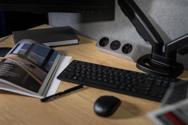 Nábytková zásuvka SOFITO, 2xSHUKO, USB A+C, kabel 1,5 m, šedý flock