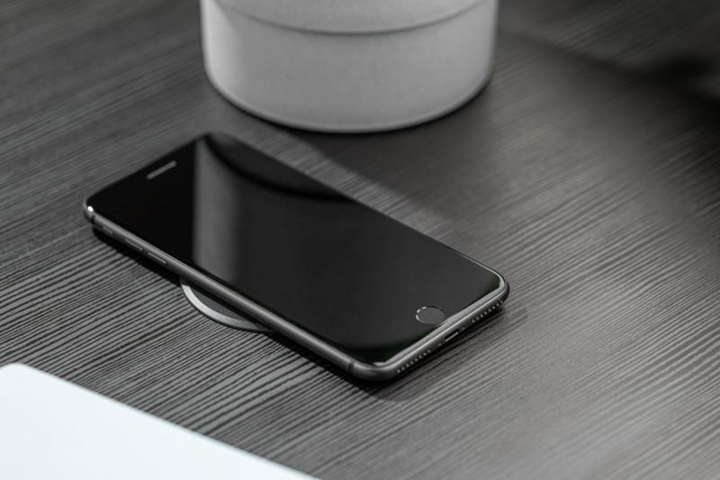 Bezdrátová nabíječka s rychlým nabíjením, zapuštěná, černá