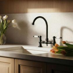 Aquanello Heritage Manor Klasická kuchyňská baterie v nostalgickém stylu s černým tělem, bílou rukojetí a kulatým výtokem BL-0011-HM
